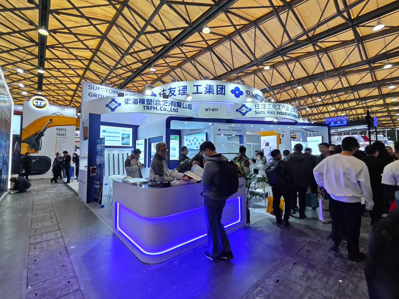 住友理工宝马展台设计搭建